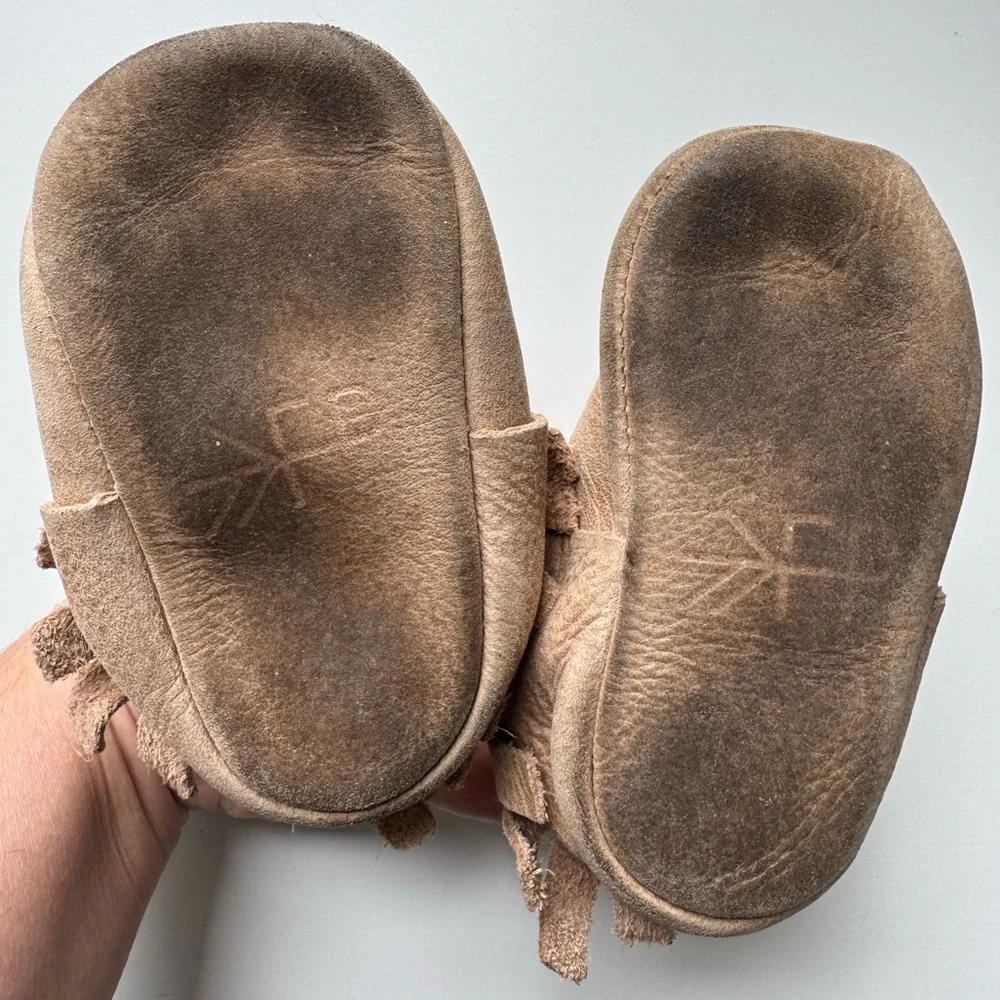 Freshly Picked Soft Sole Moccasins – Weathered Brown